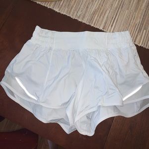 White lululemon hottie hot shorts size 4 (2.5in)